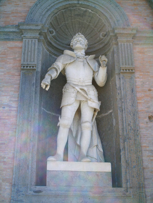 piazza del plebiscito Statua di Carlo V